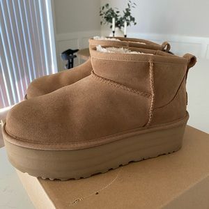 Mini platform UGG in Chesnut